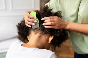 Le peigne anti-poux est-il efficace ?
